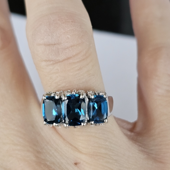Genuine London Blue Topaz Ring in Rhodium over Sterling Silver Sz 7.5! 💙 - Picture 7 of 8